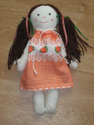 Textilní panenky - Panenka s oranžovými šaty