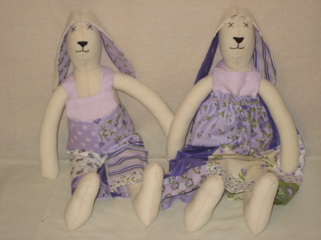 Textilní hračky - Zajíc sedící 40 cm fialový